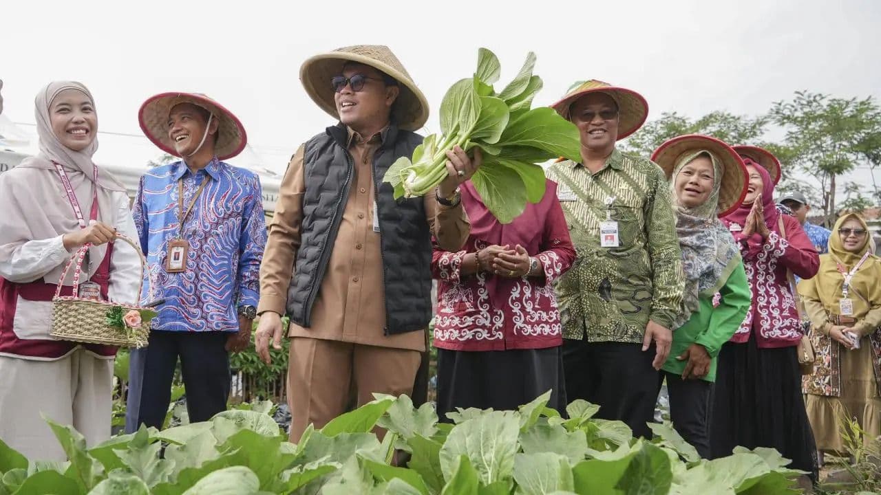 Smart Greenhouse Aquaponik di Kedungsari Ditargetkan Jadi Model Pemberdayaan